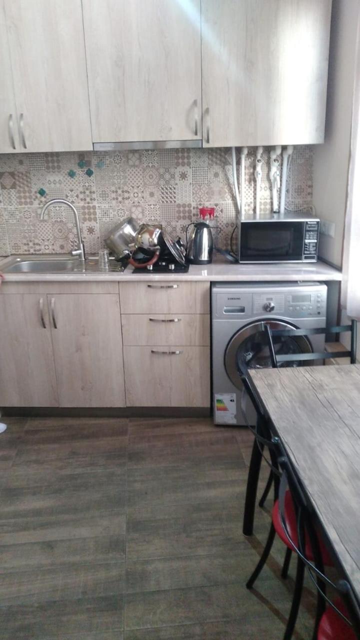 Smoking Lion Apartment Tbilisi ภายนอก รูปภาพ